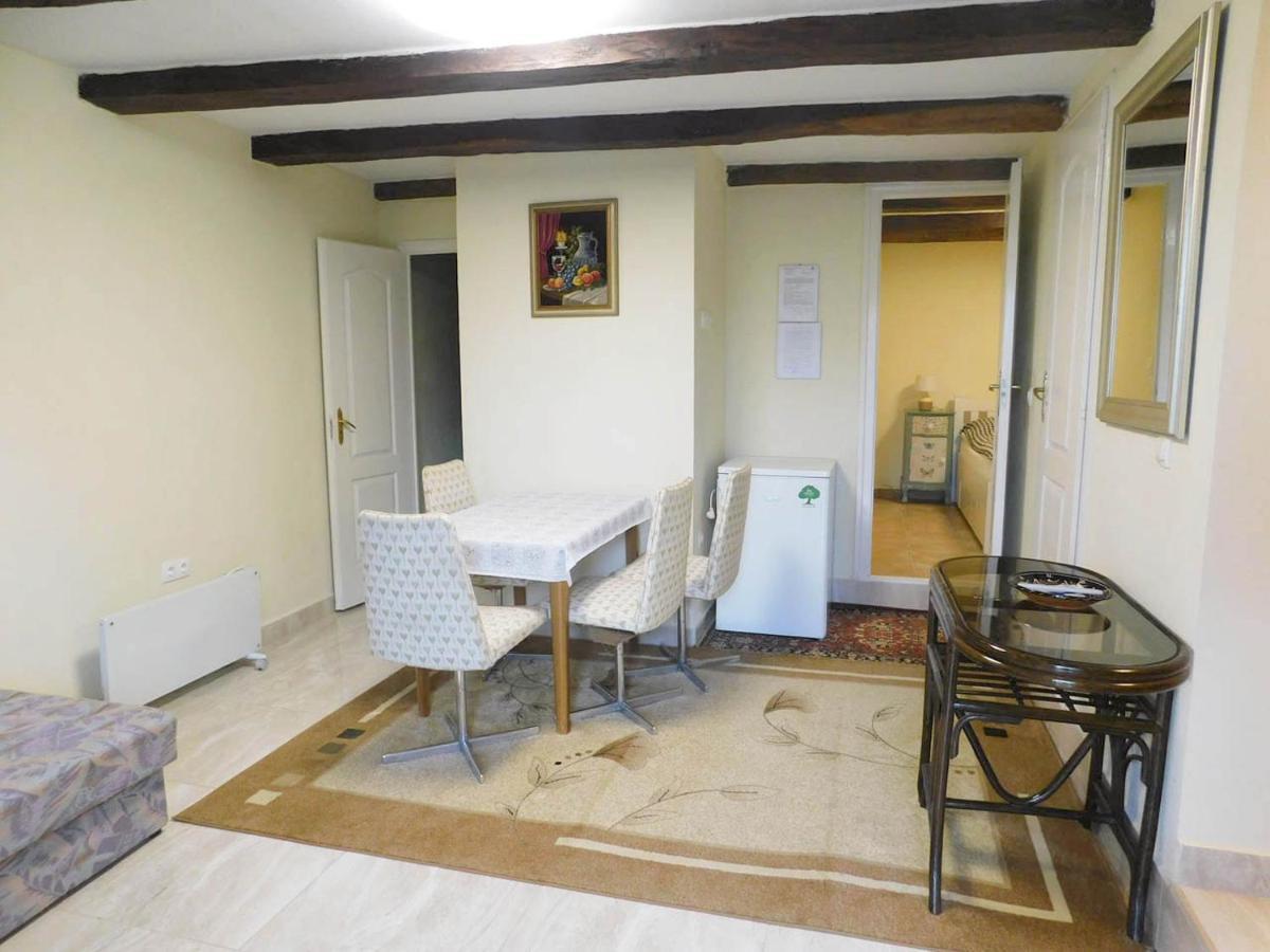 Joe Bácsi Rezidenciája Apartamento Kisharsány Quarto foto