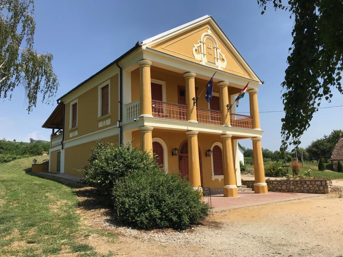 Joe Bácsi Rezidenciája Apartamento Kisharsány Exterior foto