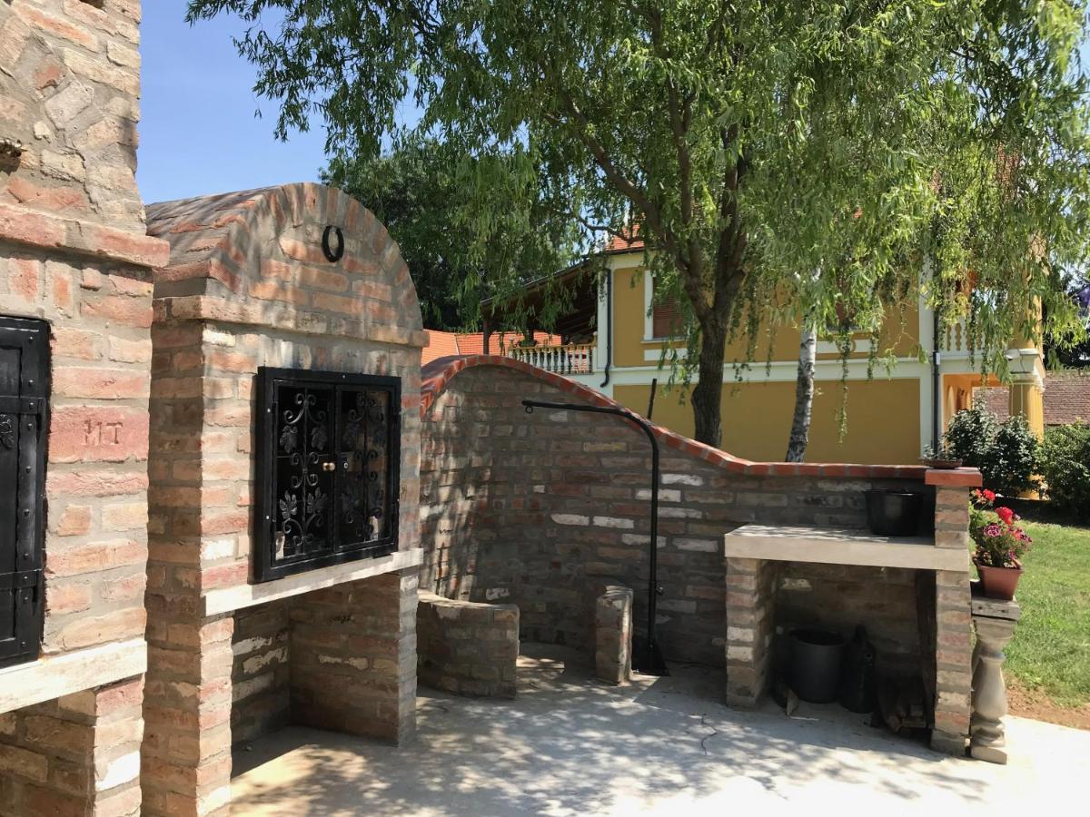 Joe Bácsi Rezidenciája Apartamento Kisharsány Exterior foto