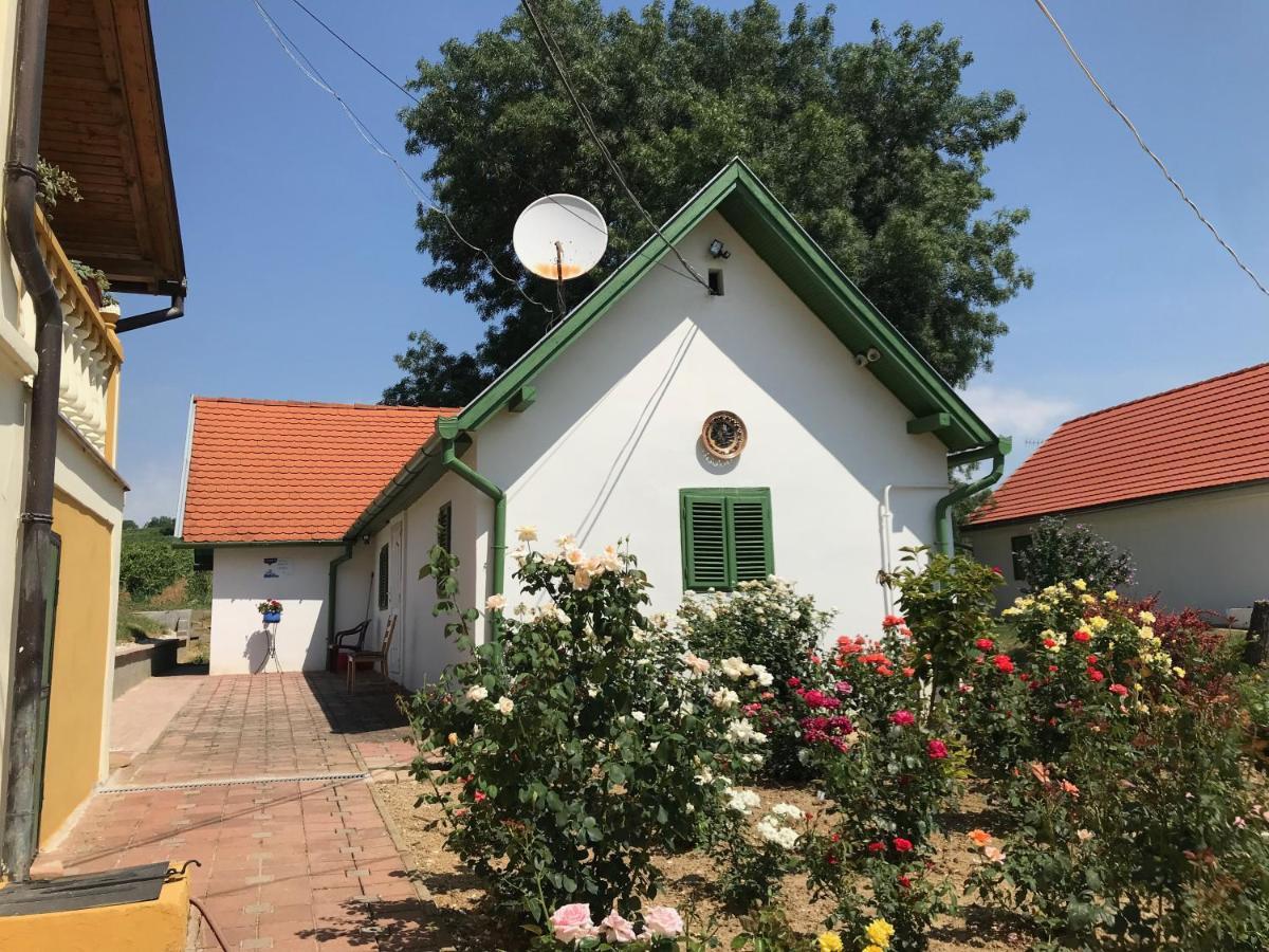 Joe Bácsi Rezidenciája Apartamento Kisharsány Exterior foto