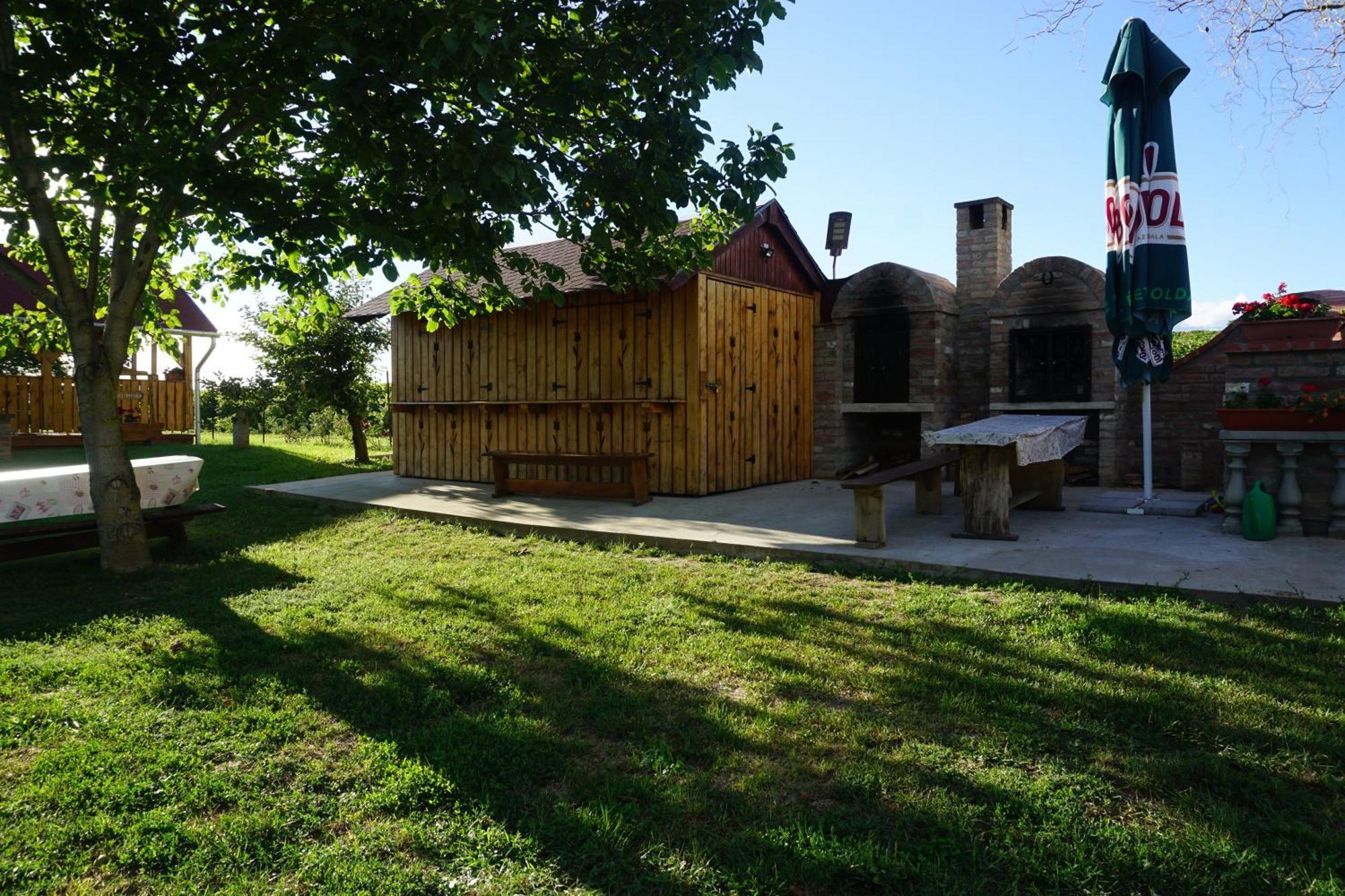 Joe Bácsi Rezidenciája Apartamento Kisharsány Exterior foto